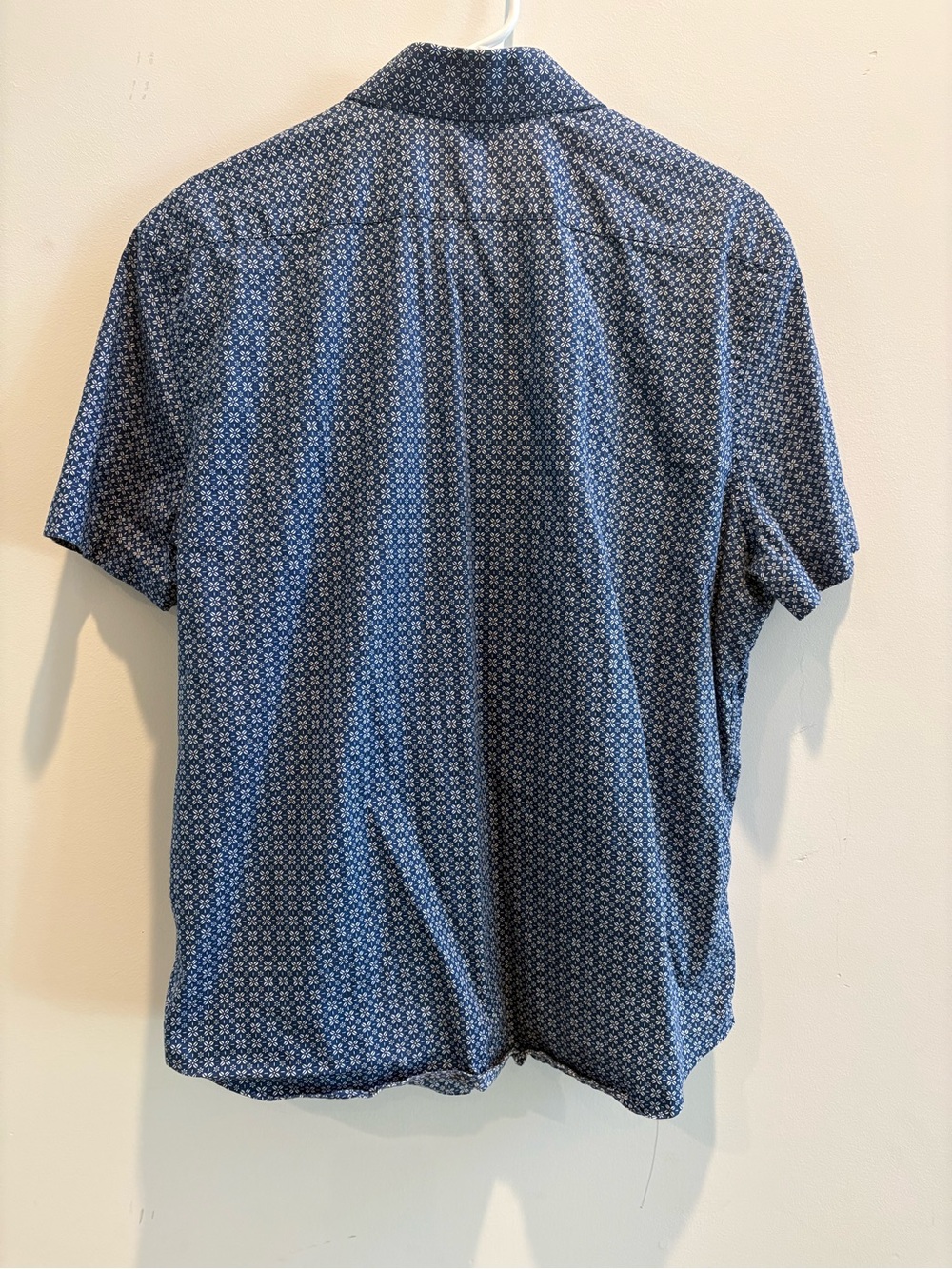 Express Men's Short Sleeve Blue Patterned Button-Up Shirt - Picture 6 of 8